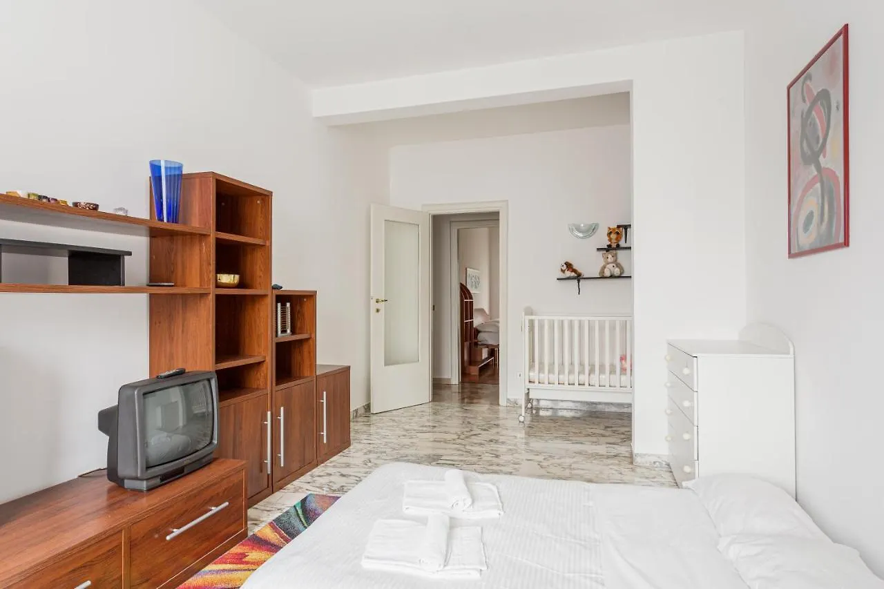 Futon In The House - Milano Apartment