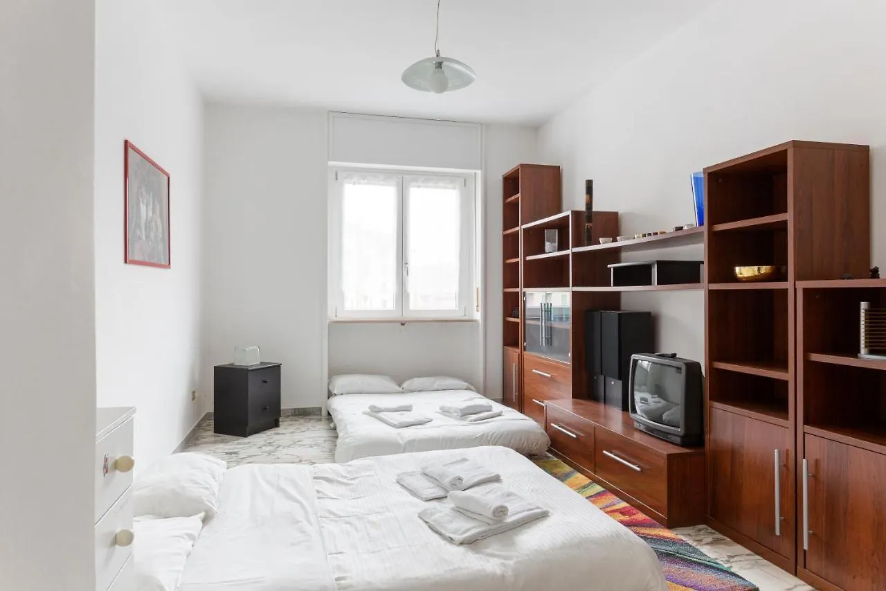 Futon In The House - Milano Apartment 0*, Milan Italy