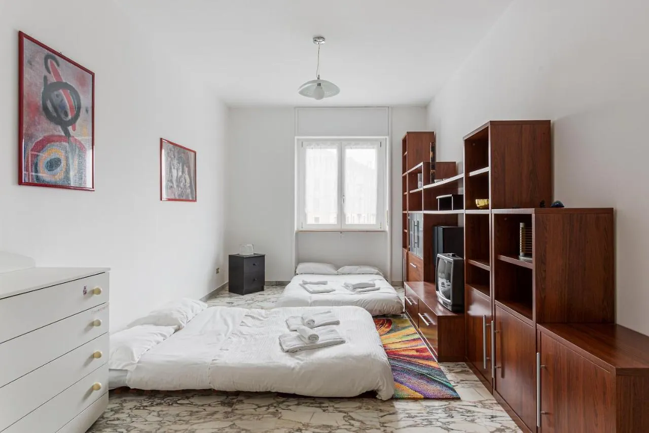 Futon In The House - Milano Apartment